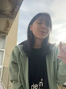 YumiLux online show from 01-10-26, 03:07