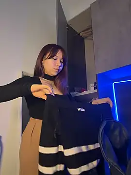 YumiLux online show from 03-27-26, 03:24