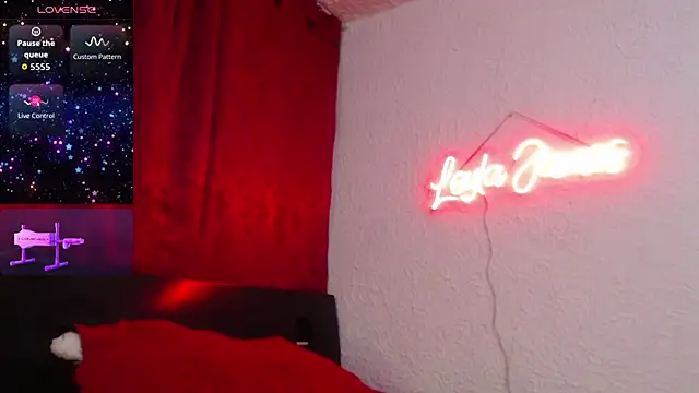 leyla james  online show from 09-25-25, 04:35