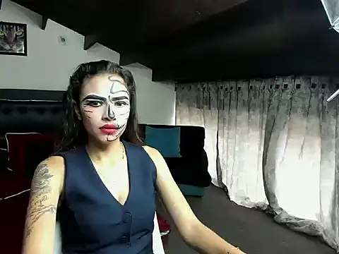 Skylovershot online show from 10-31-25, 02:02