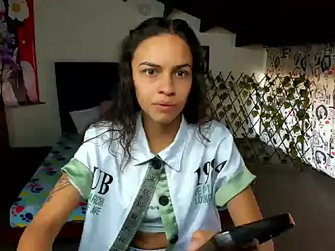 Skylovershot online show from 12-15-25, 01:39