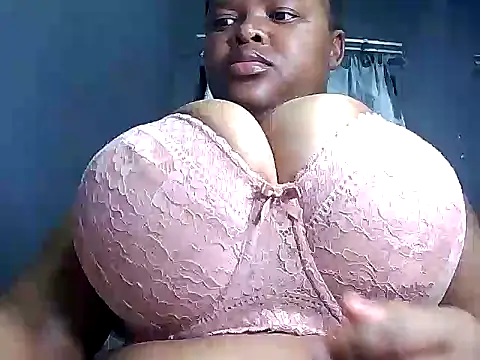 Snapshot of MegaBustyQueen chatting on 02-20-26, 08:00 MegaBustyQueen online show from 02-20-26, 08:00