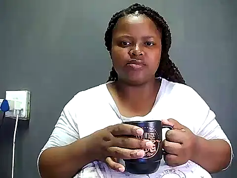 Snapshot of MegaBustyQueen chatting on 09-10-25, 09:25 MegaBustyQueen online show from 09-10-25, 09:25