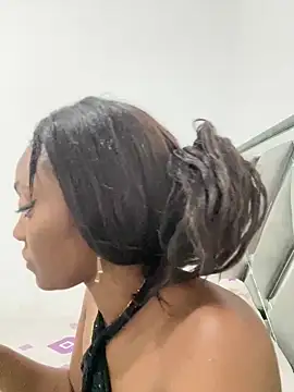 zaracollins01 online show from 12-17-25, 06:13