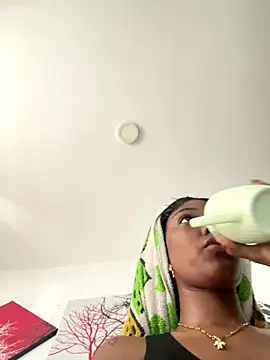 zaracollins01 online show from 10-04-25, 05:03