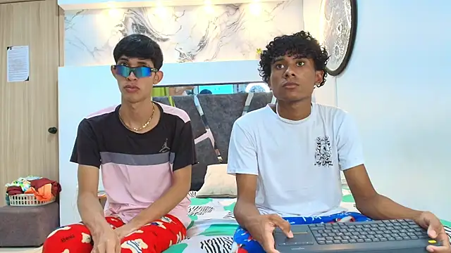LONDON BOYS1 online show from 09-24-25, 01:24