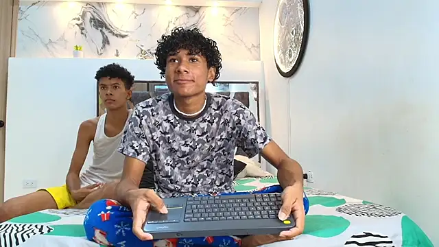 LONDON BOYS1 online show from 10-19-25, 01:30