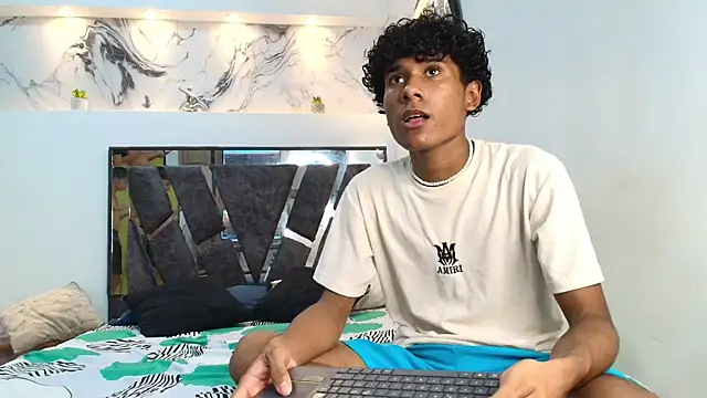 LONDON BOYS1 online show from 10-17-25, 02:48