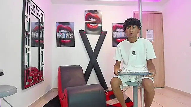 LONDON BOYS1 online show from 09-18-25, 07:11