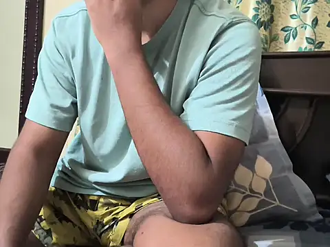 Snapshot of hunk7714 chatting on 11-23-25, 05:45 hunk7714 online show from 11-23-25, 05:45