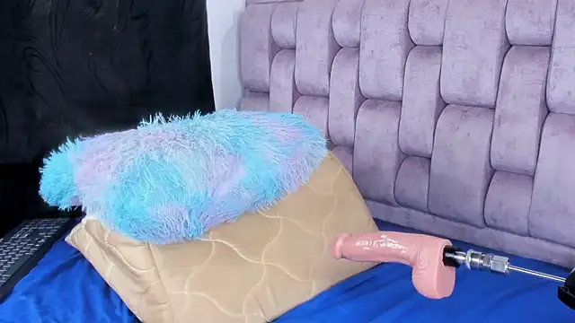 Snapshot of Alexa-Hunter chatting on 10-05-25, 07:48 Alexa-Hunter online show from 10-05-25, 07:48