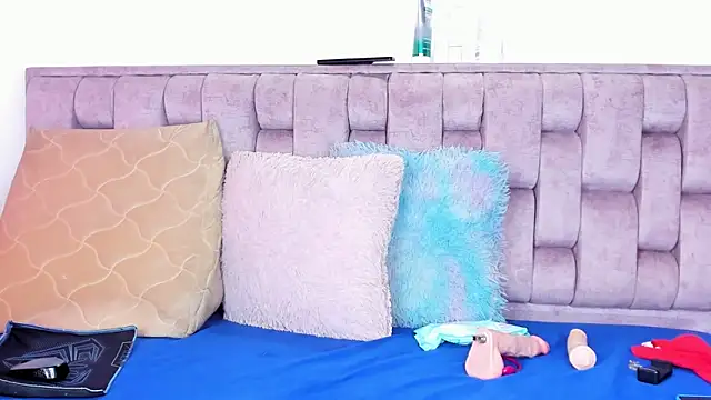 Snapshot of Alexa-Hunter chatting on 02-13-26, 08:20 Alexa-Hunter online show from 02-13-26, 08:20