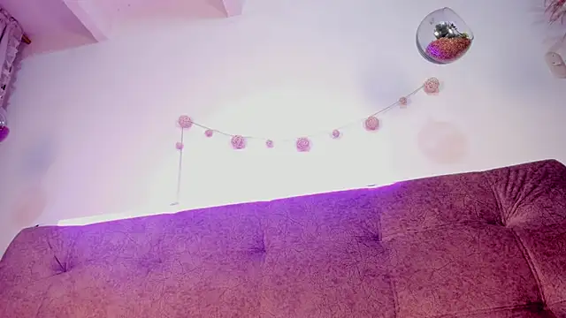 violet 77711 online show from 11-26-25, 03:34