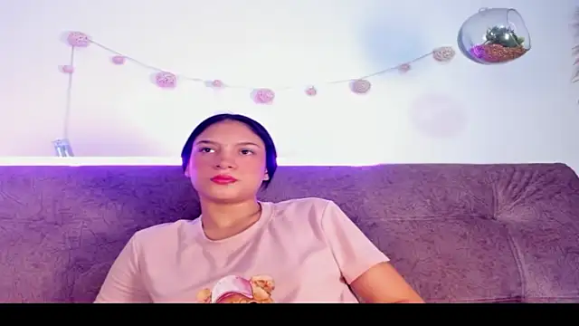 violet 77711 online show from 12-22-25, 01:00