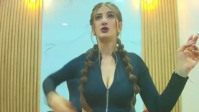 Dafne castro  online show from 06-17-26, 07:35