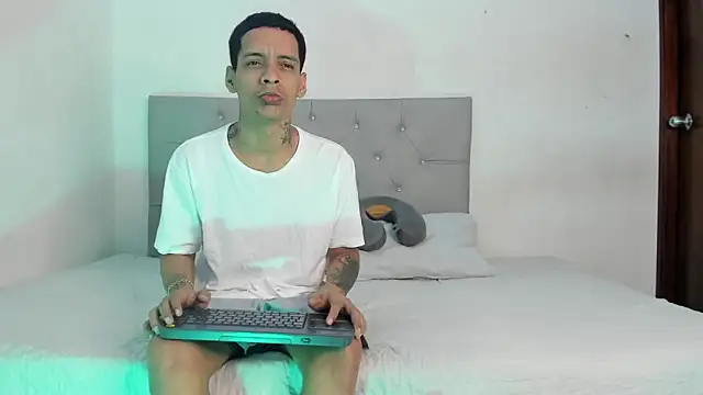 twinkDuohot online show from 12-18-25, 04:17