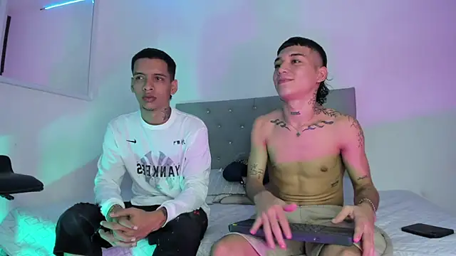 Snapshot of twinkDuohot chatting on 02-12-26, 11:04 twinkDuohot online show from 02-12-26, 11:04