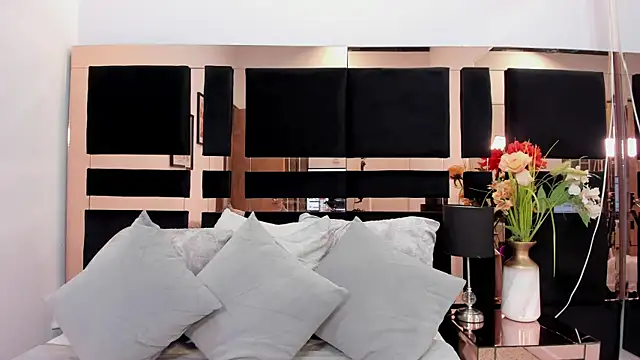 chloeriveraa online show from 10-28-25, 05:23