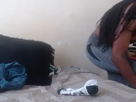 Snapshot of Curvyonionbutt chatting on 10-29-25, 08:57 Curvyonionbutt online show from 10-29-25, 08:57