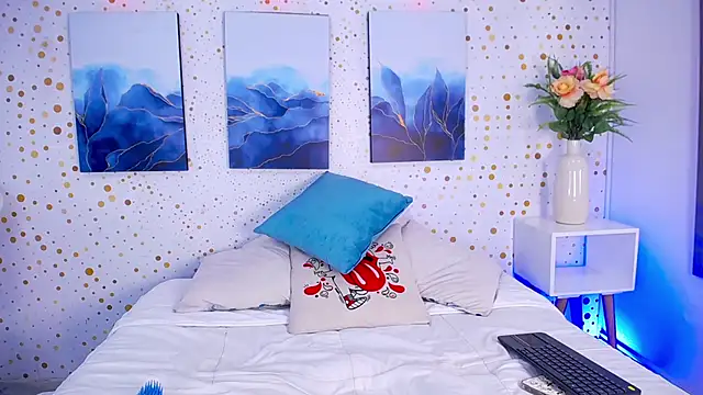 Emily Vaughan online show from 11-08-25, 03:32