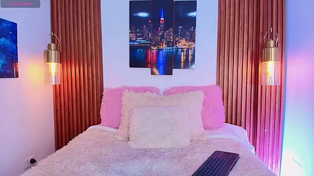 Emily Vaughan online show from 10-04-25, 03:30