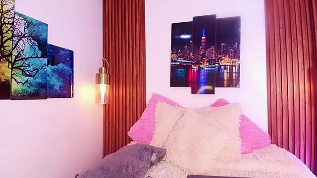 Emily Vaughan online show from 09-25-25, 03:23