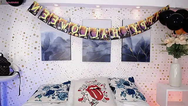 Emily Vaughan online show from 10-20-25, 03:30