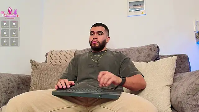 Snapshot of ThiagoHunk chatting on 03-02-26, 12:55 ThiagoHunk online show from 03-02-26, 12:55