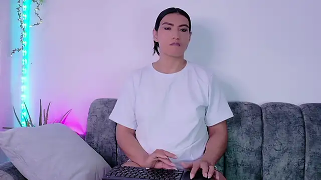 Snapshot of samiradoll chatting on 05-18-26, 04:07 samiradoll online show from 05-18-26, 04:07