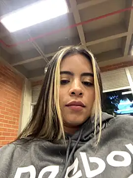 Snapshot of Silvana_Rodriguez_ chatting on 10-01-25, 10:57 Silvana Rodriguez  online show from 10-01-25, 10:57