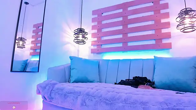 ArianaSantana online show from 09-24-25, 01:17