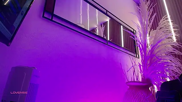 ArianaSantana online show from 11-12-25, 12:53