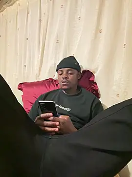Snapshot of Hluga_25 chatting on 07-18-26, 04:48 Hluga 25 online show from 07-18-26, 04:48