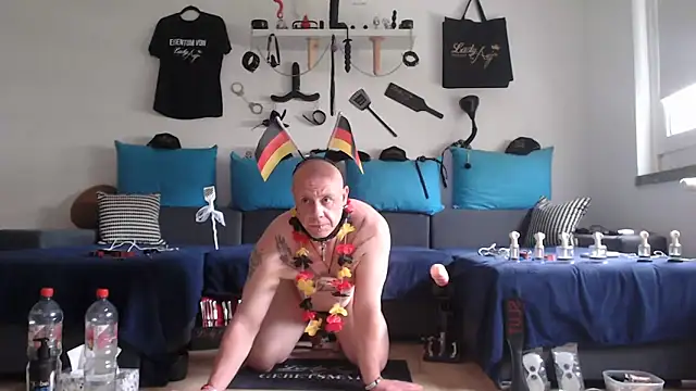 Snapshot of Sklave-Sille chatting on 06-17-26, 01:10 Sklave-Sille online show from 06-17-26, 01:10