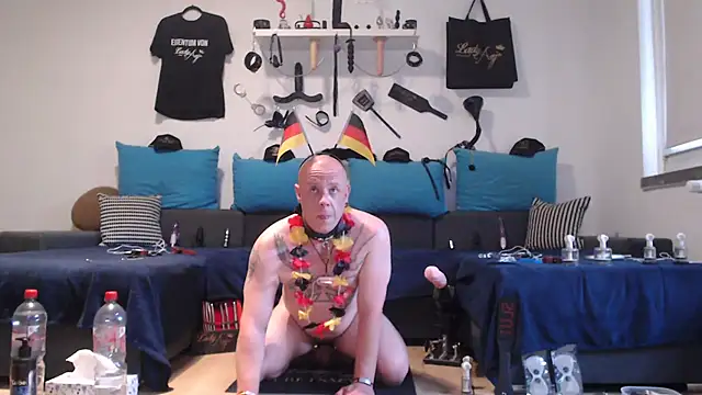 Snapshot of Sklave-Sille chatting on 06-15-26, 05:01 Sklave-Sille online show from 06-15-26, 05:01