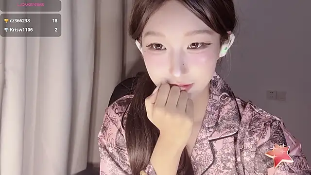 Snapshot of Winnie666- chatting on 09-29-25, 04:34 Winnie666- online show from 09-29-25, 04:34