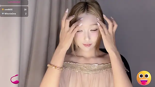 Snapshot of Winnie666- chatting on 09-14-25, 02:50 Winnie666- online show from 09-14-25, 02:50