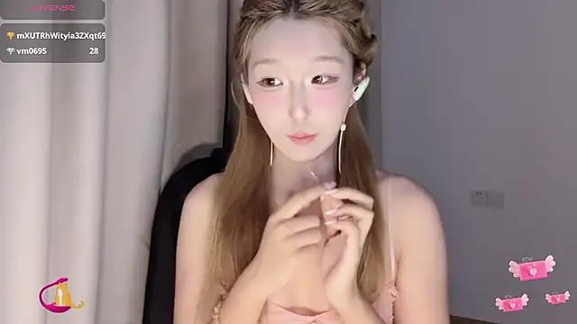 Snapshot of Winnie666- chatting on 09-18-25, 03:37 Winnie666- online show from 09-18-25, 03:37