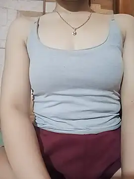 Snapshot of LucyyLy chatting on 05-19-26, 04:19 LucyyLy online show from 05-19-26, 04:19