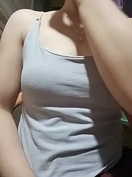Snapshot of LucyyLy chatting on 06-10-26, 10:44 LucyyLy online show from 06-10-26, 10:44