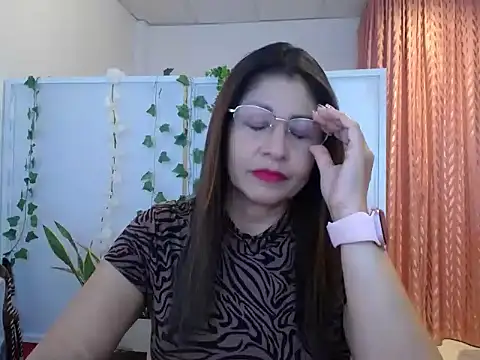 Snapshot of Manuela_lara_ chatting on 10-15-25, 04:26 Manuela lara online show from 10-15-25, 04:26