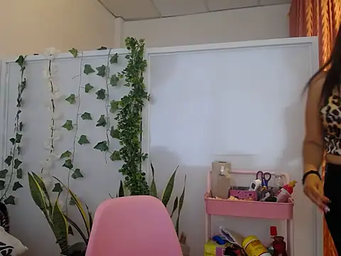 Snapshot of Manuela_lara_ chatting on 09-25-25, 02:34 Manuela lara online show from 09-25-25, 02:34