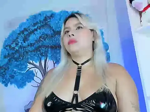 Snapshot of naomi_sanz chatting on 04-25-26, 05:32 naomi sanz online show from 04-25-26, 05:32