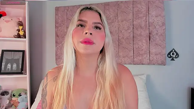 Snapshot of naomi_sanz chatting on 10-25-25, 10:21 naomi sanz online show from 10-25-25, 10:21