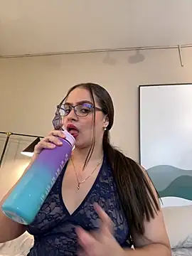 Snapshot of Tayler_Kim chatting on 02-21-26, 06:43 Tayler Kim online show from 02-21-26, 06:43