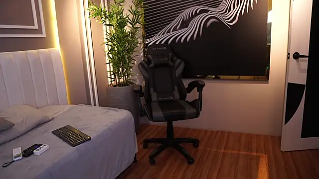 Tayler Kim online show from 11-20-25, 07:03