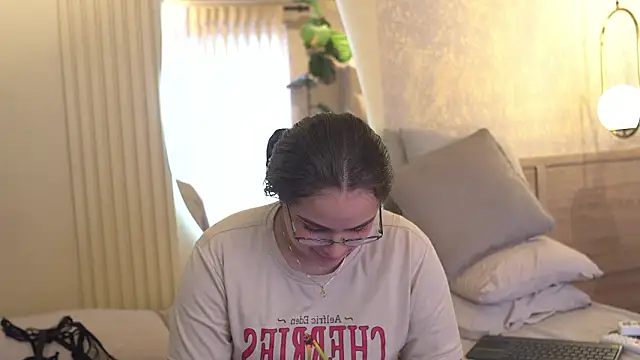 Snapshot of Tayler_Kim chatting on 01-16-26, 06:34 Tayler Kim online show from 01-16-26, 06:34