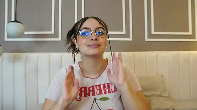 Tayler Kim online show from 11-16-25, 05:17