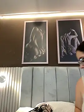 Tayler Kim online show from 12-15-25, 06:36