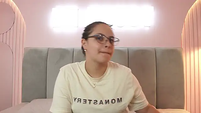 Snapshot of Tayler_Kim chatting on 01-31-26, 08:07 Tayler Kim online show from 01-31-26, 08:07